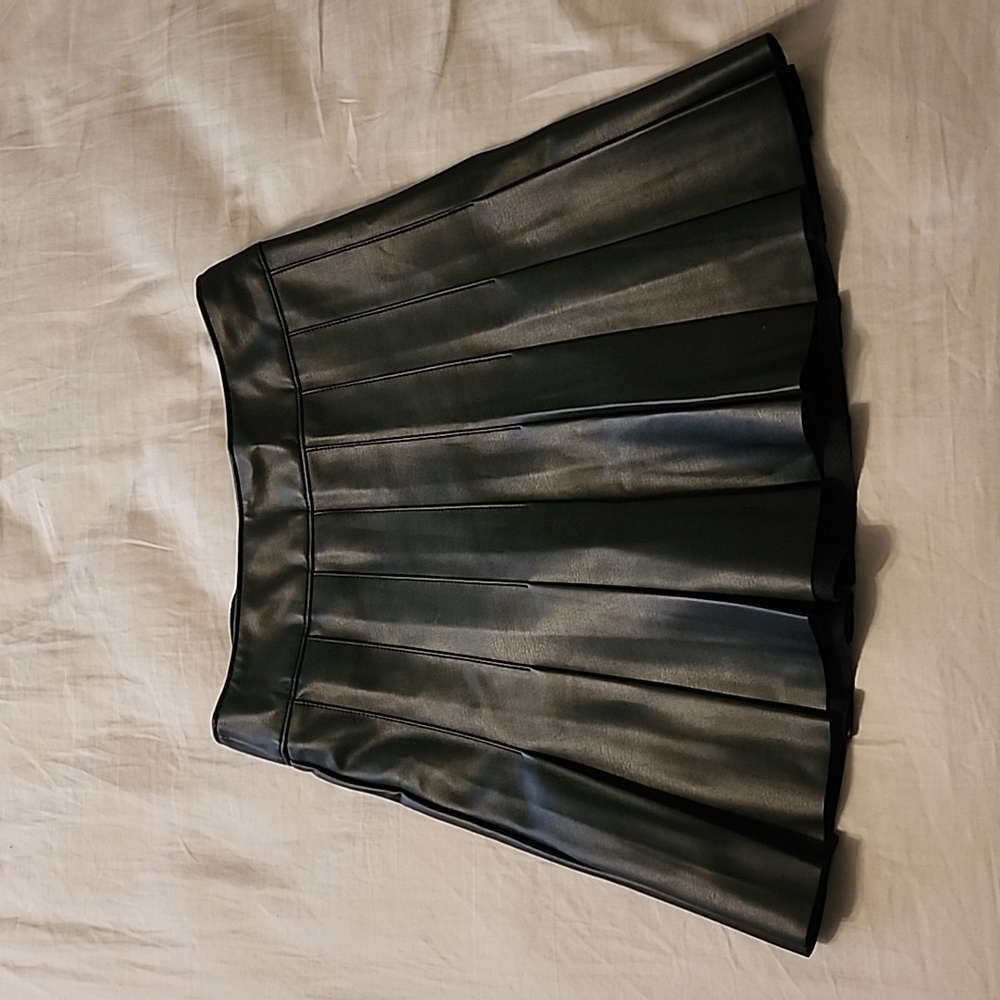 NWT Abercrombie Vegan Leather Pleated Skirt